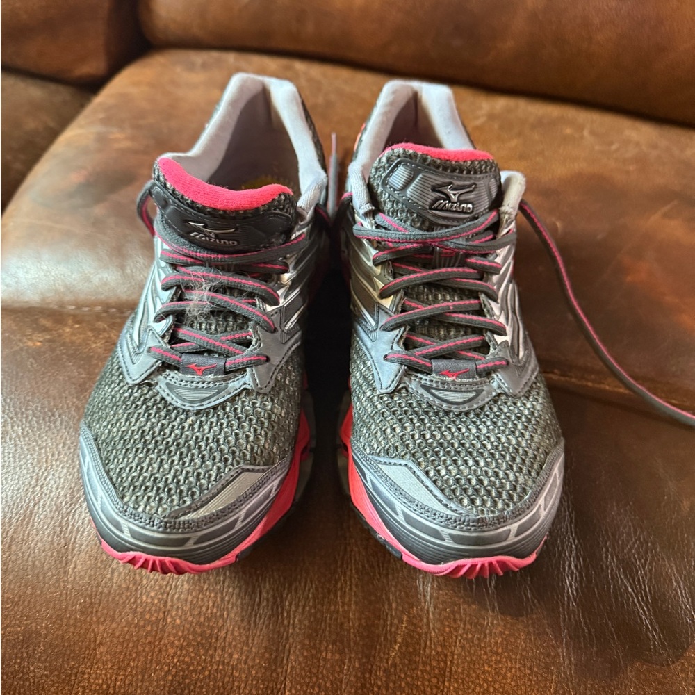 Mizuno prophecy women’s  size 8